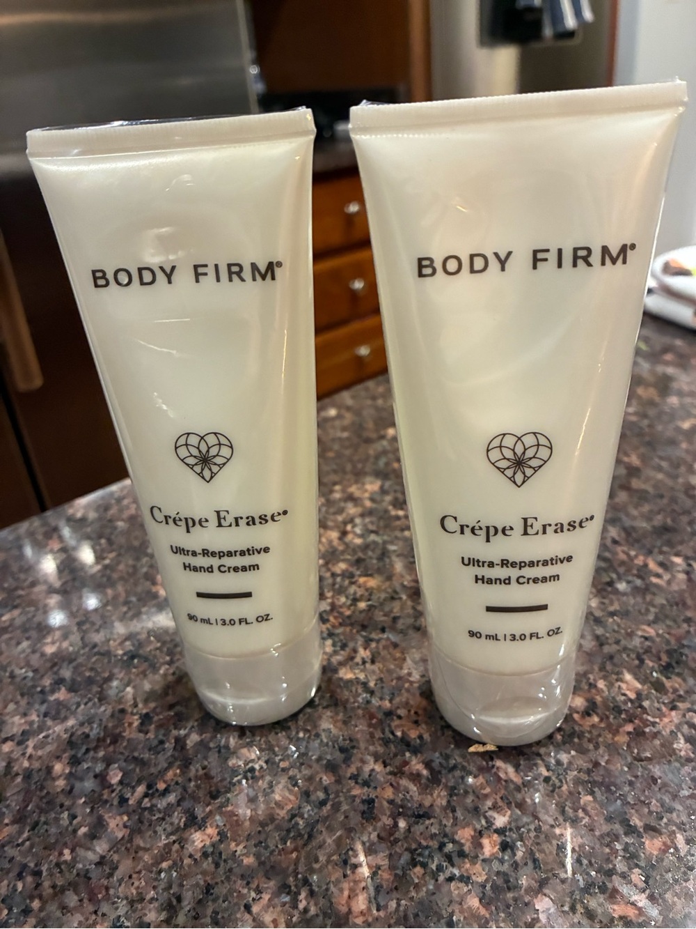 Body Firm Crêpe Erase Ultra-Reparative Hand Cream - White